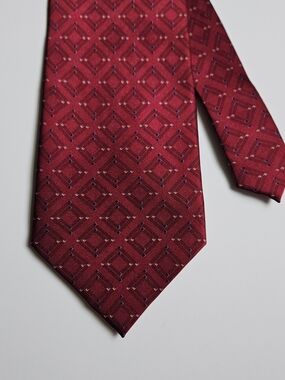 Neo Bill Blass Men's Red Diamond Pattern 100% Silk Neck Tie